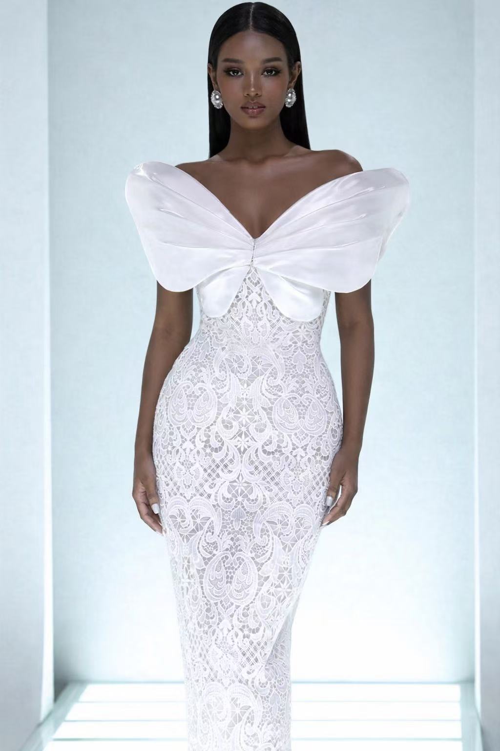 Lace hollowed-out large butterfly,V-neck and body-hugging dress
