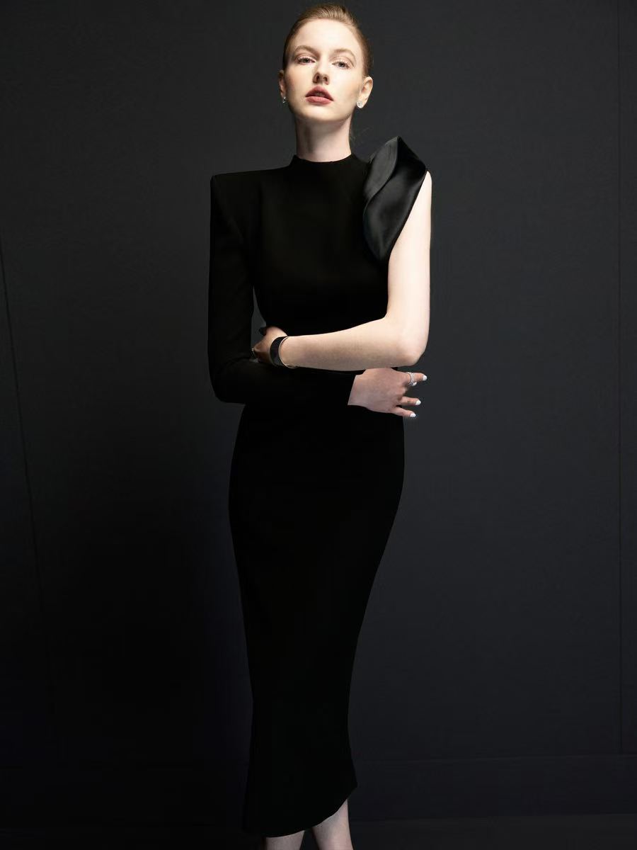 Black elegant and exquisite dress